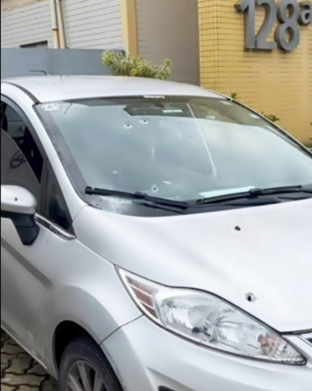 Motorista de aplicativo é morto a tiros e passageiros ficam feridos em Rio das Ostras