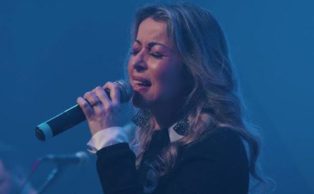 Adriana Arydes abre celebração dos 179 anos de Rio Bonito com noite de fé e música na Mangueirinha