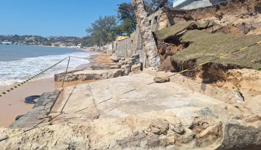 Búzios enfrenta danos causados ​​por ressaca na Praia do Canto