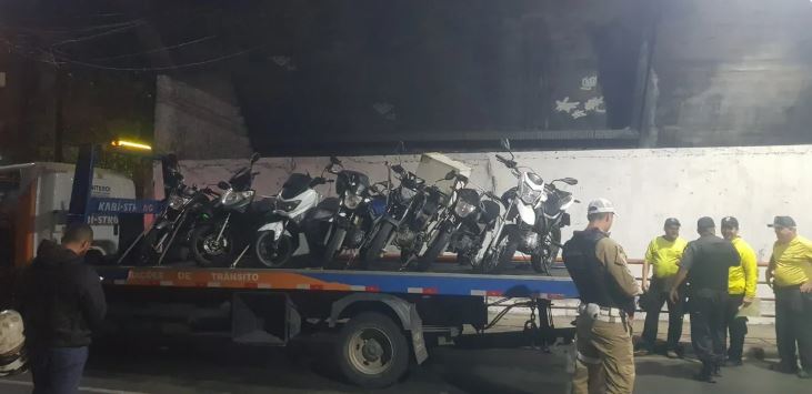 Operação em Niterói combate motocicletas com escapamento irregular e reduz poluição sonora em Icaraí