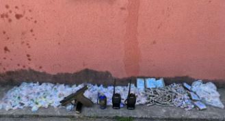 Polícia Militar realiza operação em conjunto habitacional de Maricá e prende quatro suspeitos