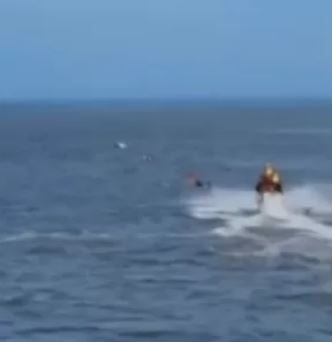 Embarcação vira em canal de Saquarema e acidente expõe abandono de obras de desassoreamento