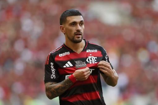 Flamengo recua em renovação com Arrascaeta e foca em outros nomes do elenco