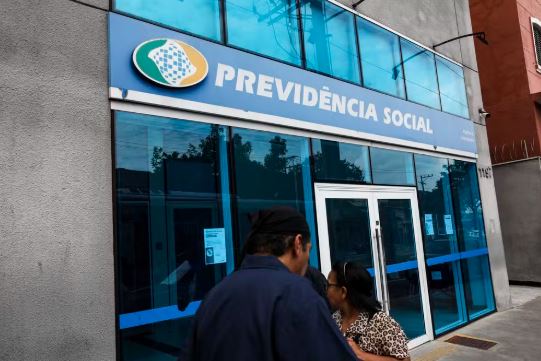 Fraude bilionária no INSS: mais de 742 mil aposentados denunciaram descontos indevidos no 1º semestre de 2024