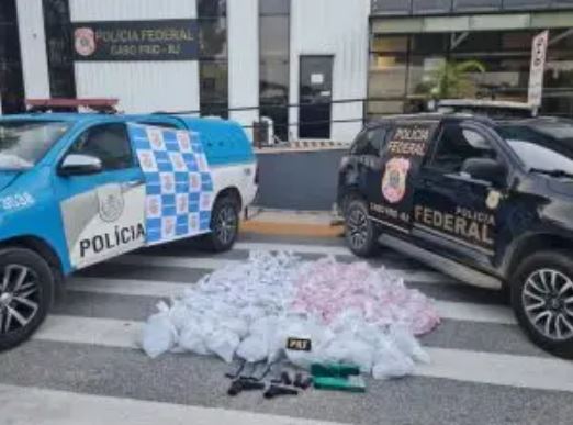 Mulher é presa com arsenal e 80 kg de drogas a caminho da Região dos Lagos