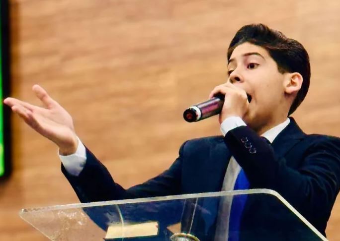 Pastor mirim de 15 anos denuncia agressão após ser retirado de evento religioso em Santa Catarina