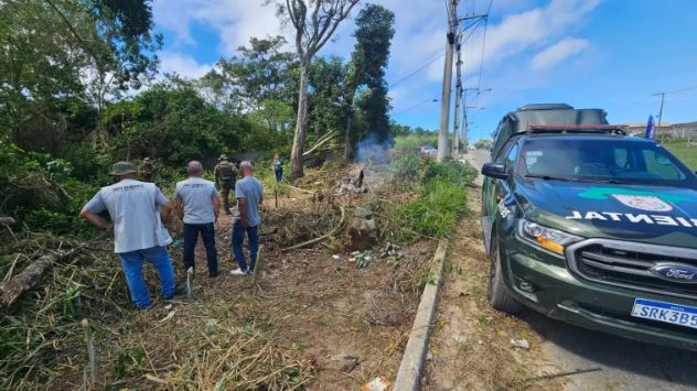 Ações de fiscalização ambiental em Cabo Frio autuam indústria irregular e coíbem desmatamento