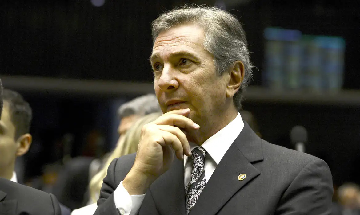 Ex-presidente Fernando Collor é preso para cumprir pena por corrupção 