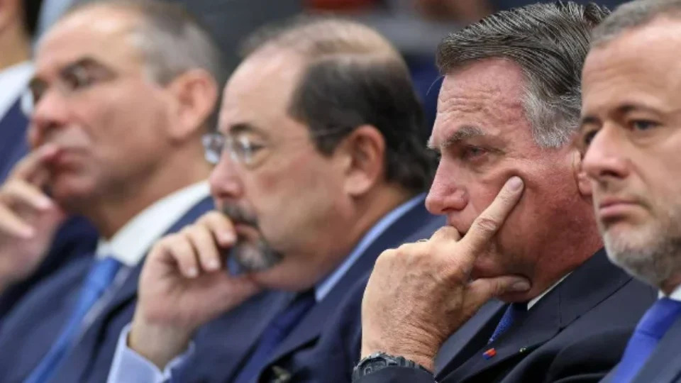 STF torna réus Bolsonaro e aliados por tentativa de golpe de Estado