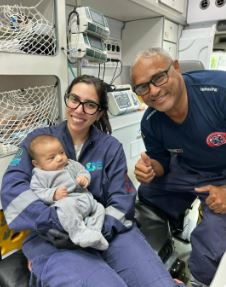 Equipe de emergência é elogiada após salvar bebê engasgado em Saquarema