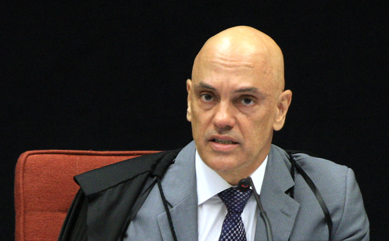 Deputado usa Mickey para criticar Moraes e inflama debate online