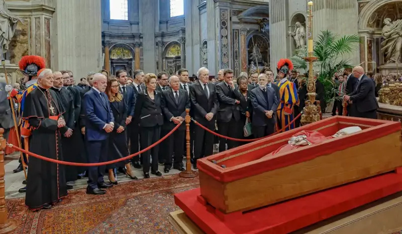 Papa Francisco é sepultado na Basílica de Santa Maria Maior em Roma