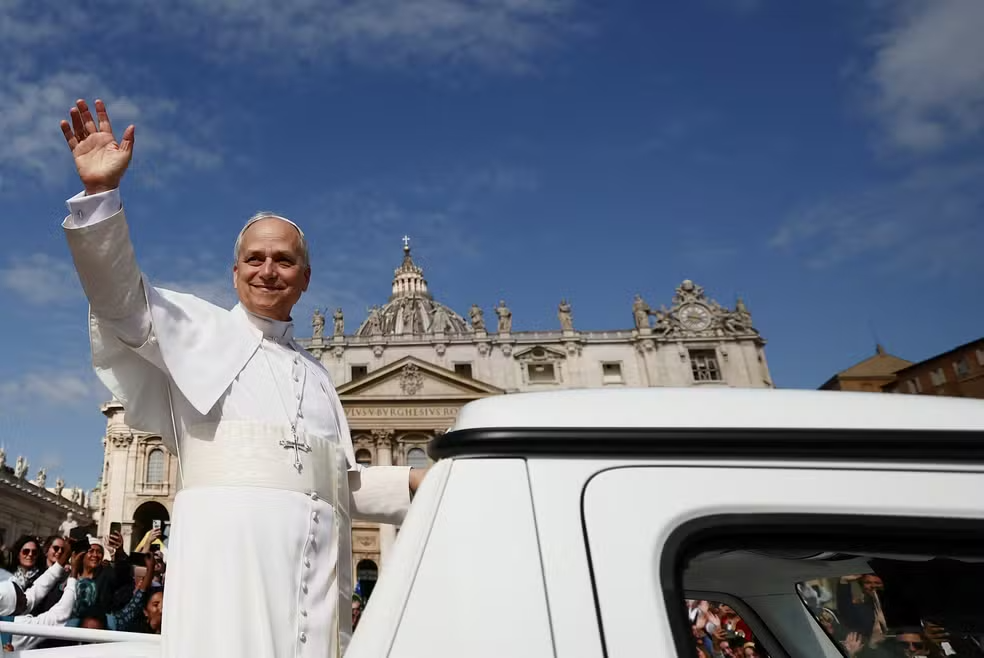 Leão XIV inicia papado com apelo por união, justiça social e cuidado com os pobres