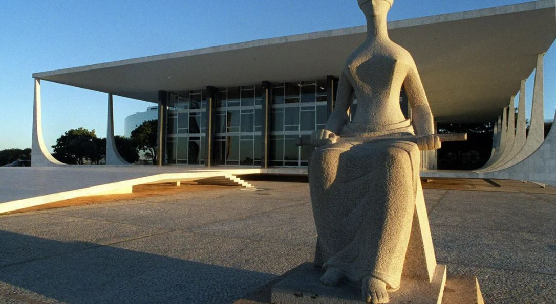 Estátua da Justiça, em frente ao prédio do Supremo Tribunal Federal (STF), em Brasília José Paulo Lacerda/Estadão Conteúdo - 20.out.2010