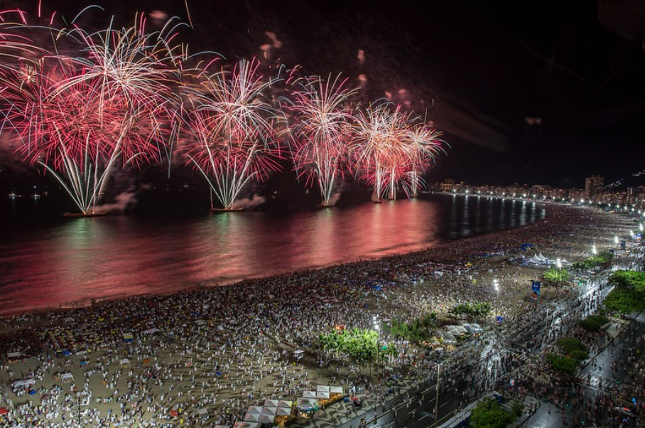 Queima de fogos no Réveillon de Copacabana - Prefeitura do Rio