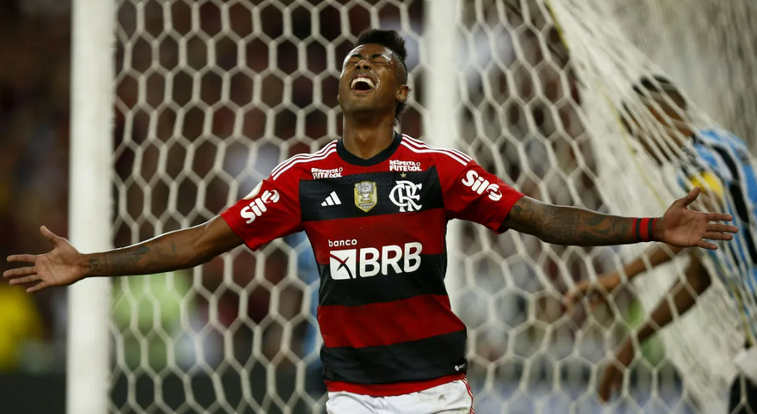 Bruno Henrique em ação contra o Grêmio, pelo Campeonato Brasileiro Wagner Meier/Getty Images