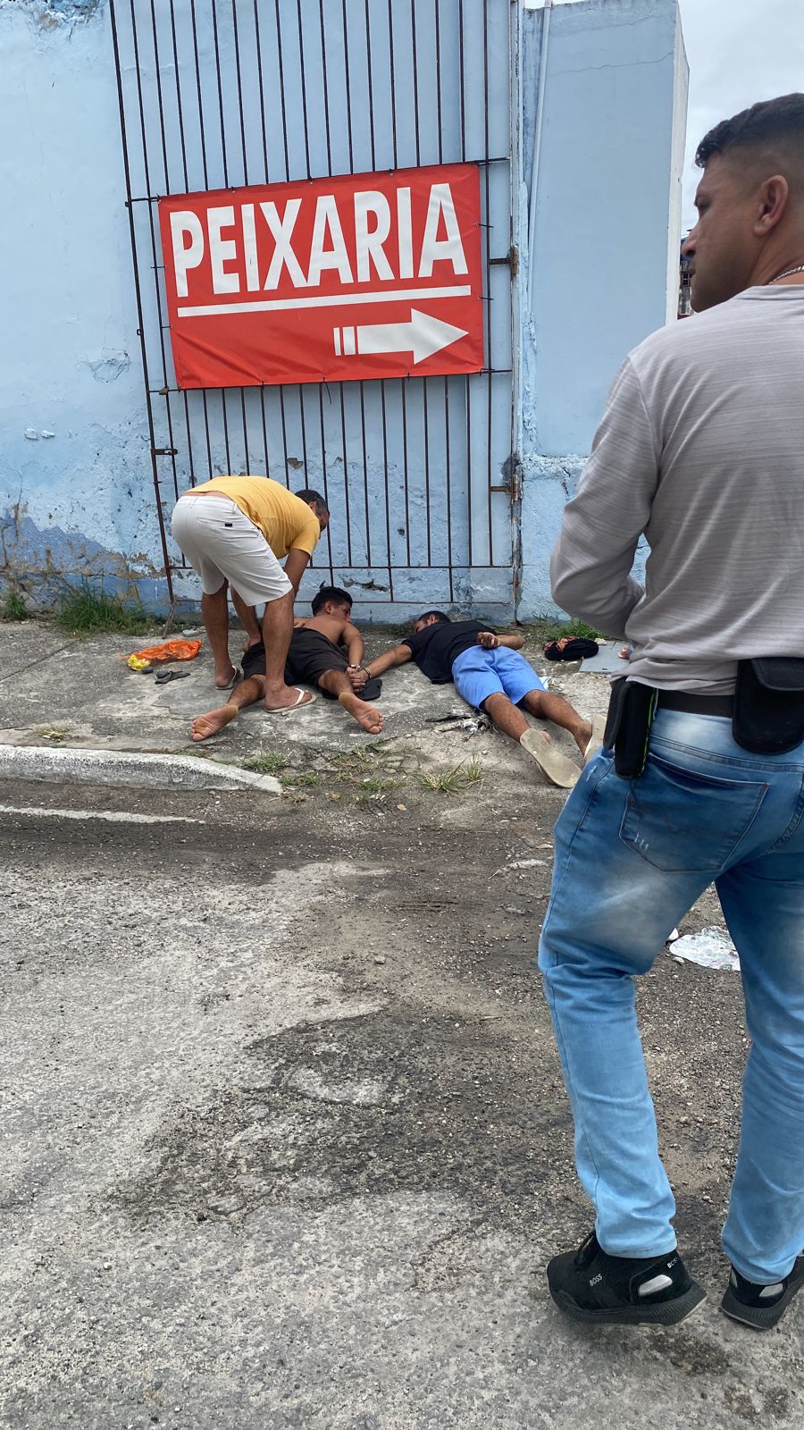 Ladrões foram surpreendidos pelos policiais civis de folga e presos em flagrante na Rua Omar Fontoura, atrás do Mercado Extra - Foto: Divulgação