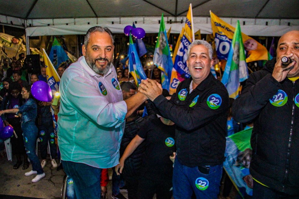 Em noite de instabilidade climática, Rodrigo Medeiros e André Paixão reúnem grande público no bairro Bandeirantes 2 - (Foto: Ascom Rodrigo Medeiros)