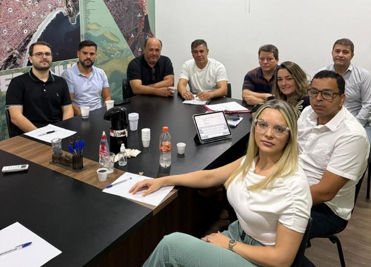 Dr. Serginho em reunião para discutir a regularização das atividades na Praia do Forte e em outras áreas costeiras, como a Praia das Conchas. - Foto: Reprodução