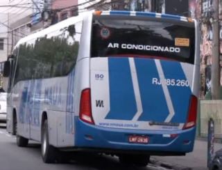 Assalto a ônibus deixa passageiros em pânico na Avenida Brasil, RJ