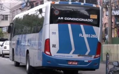 Assalto a ônibus deixa passageiros em pânico na Avenida Brasil, RJ